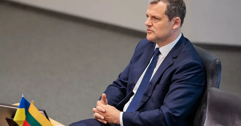 Буду считать свои деньги с прокурором : бывшего премьера Литвы лишили парламентского иммунитета