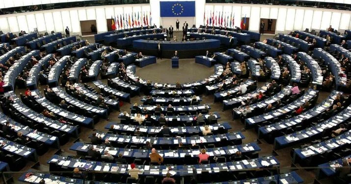 Avropa Parlamentinin sistemli və qərəzli kompaniyası