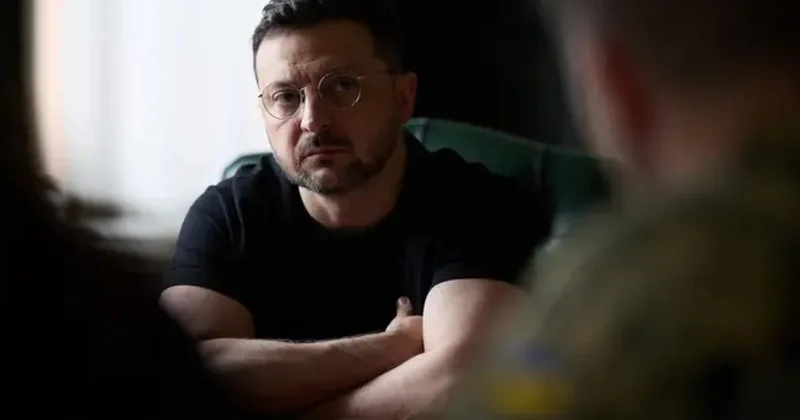 Зеленский: Нужно устанавливать мир, а не бегать по столицам мира с просьбами о перемирии на 9 мая ФОТО