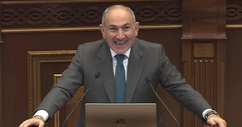 Paşinyan qarabasma yaradan göbələklər yeyir Karapetyan