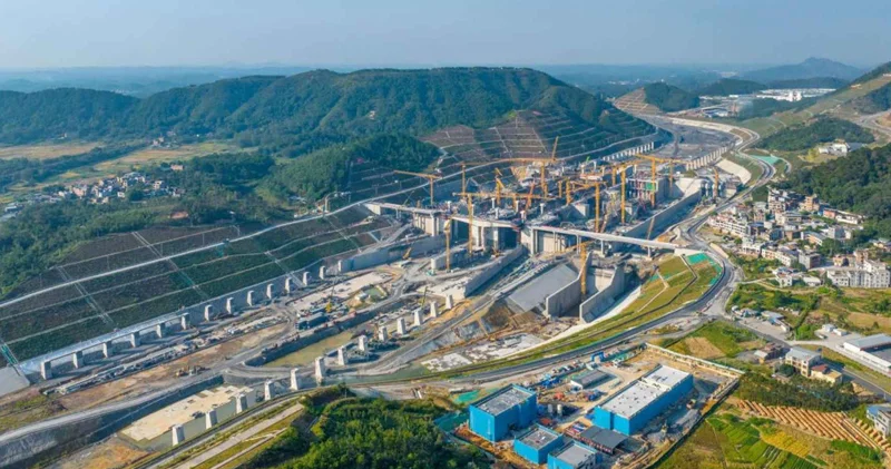 Çin dünya ticarətini dəyişdirmək istəyir 134 km uzunluğunda su lifti
