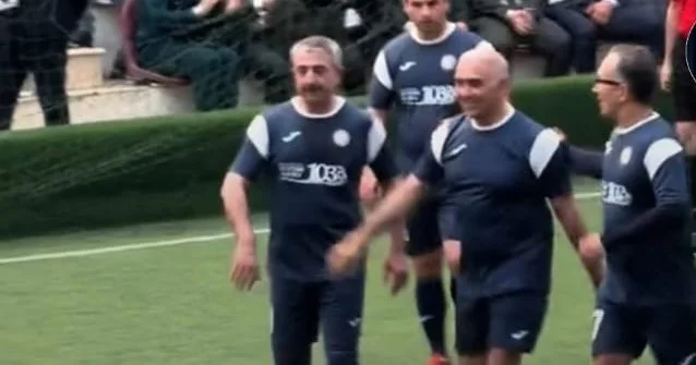 “Parlament” və “Hökumət” futbol oynadı VİDEO