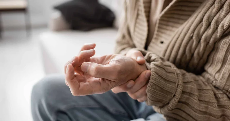 Parkinsonun görünməyən tərəfi Problem titrəmədən daha dərindir... VİDEO