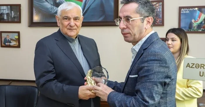 Qulu Ağsəs, Kəramət, Əli Əmirli mükafat aldılar