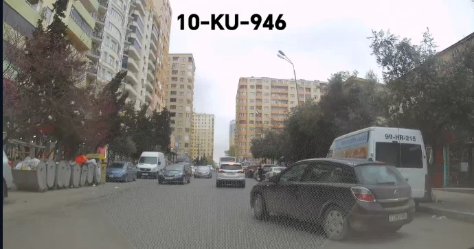 Gözləməyə səbri çatmayan sürücü qəza şəraiti yaratdı VİDEO