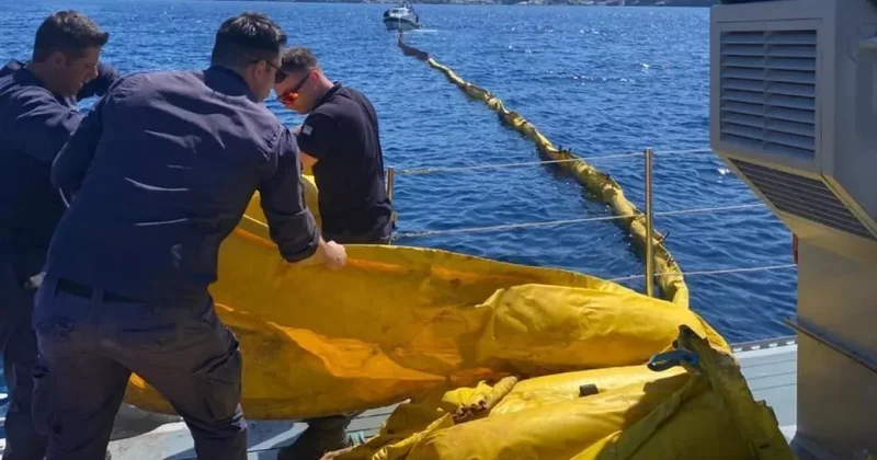 Греческие дайверы обследуют сухогруз, затонувший по пути в Украину