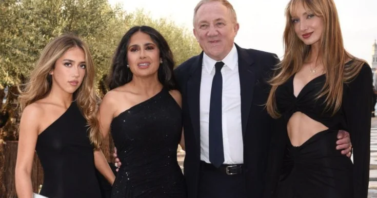 Salma Hayek milyarder əri və qızları ilə Foto