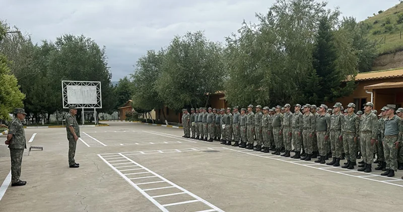 Bayram günlərində Müdafiə Nazirliyinin rəhbərliyi şəxsi heyətlə görüşüb