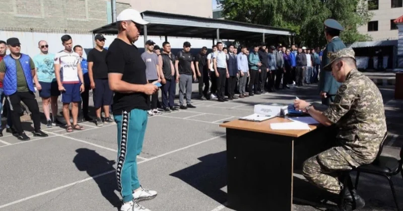 Массовое задержание призывников на улицах в Казахстане