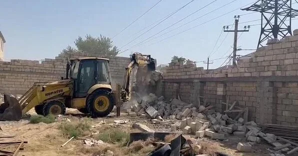 Zərdabda qanunsuz tikili söküldü Video