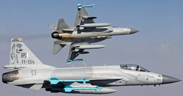 Tarixdə ən böyük hava döyüşü: Hindistan və Pakistan qırıcıları bir saatdan çox mübarizə aparıblar