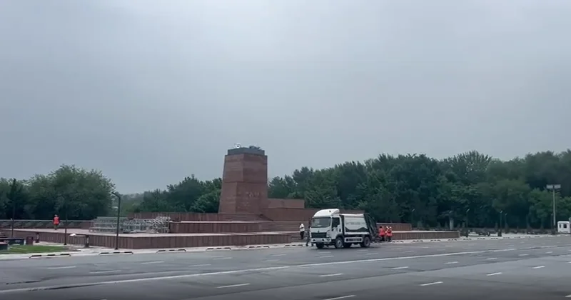 Qırğızıstanda Leninin abidəsi sökülüb