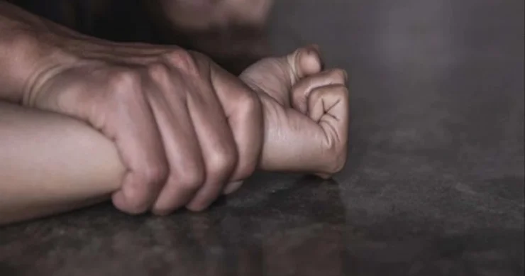 Azərbaycanda həmcinslərini cinsi istismara məruz qoyan qadına HÖKM OXUNDU