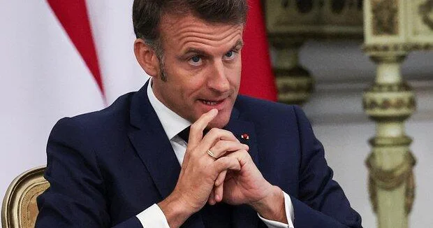 Макрон слил все деньги Франция на грани коллапса