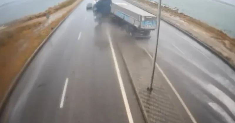 3 nəfərin öldüyü dəhşətli qəzanın GÖRÜNTÜSÜ