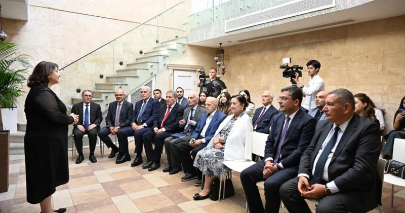 “Ədibin Evi”ndə “150 ilin söhbəti” kitabının təqdimatı olub