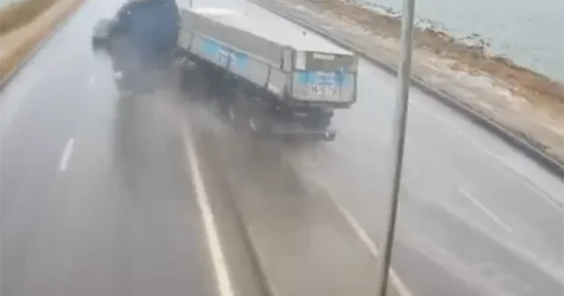 Dəhşətli qəzanın görüntüləri Video