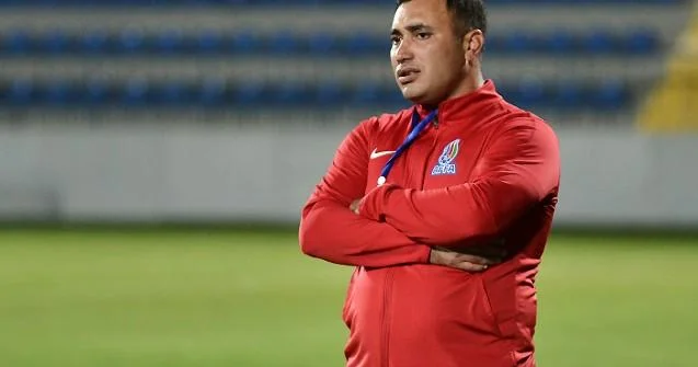 Millimizin baş məşqçisi üzr istədi