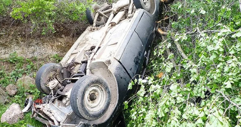 В Джалилабаде "Ford" упал в канал пострадало пятеро