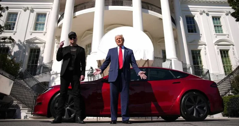 Tramp ona məxsus olan Tesla nı satacaq