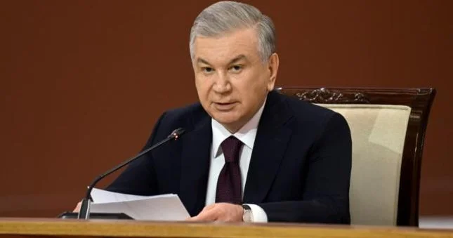 Özbəkistan prezidenti milli komandanı təltif etdi