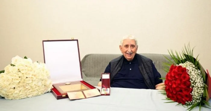 Arif Babayevə Prezident mükafatı təqdim edildi FOTOLAR