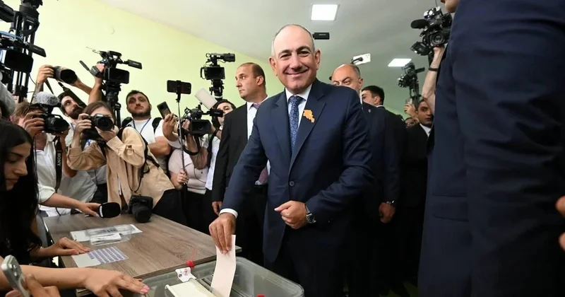 Paşinyan parlament seçkilərində səs verib