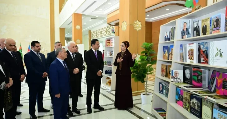 В Аркадагской городской библиотеке открылся Уголок азербайджанской литературы