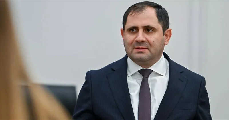 Министр обороны Армении пояснил, зачем понадобилось вручать повестки прибывающим на выборы гражданам