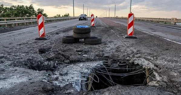 Ukrayna körpünü vurdu, Krıma hərəkət adayandırıldı