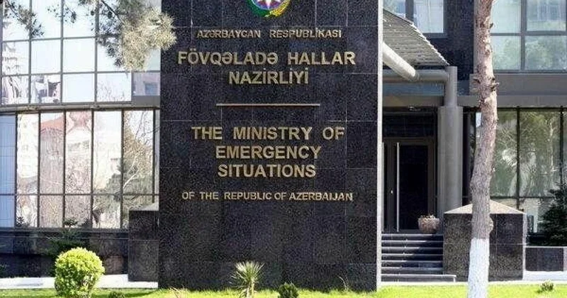 FHN in xilasediciləri yaşayış binasında təhlükəli vəziyyətdə qalan vətəndaşı xilas edib VİDEO