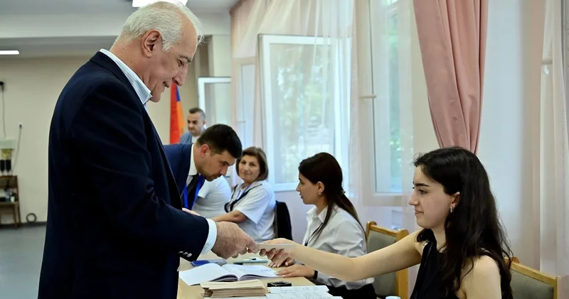 Ermənistan prezidenti kimə səs verdiyini belə AÇIQLADI