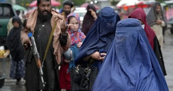 “Taliban” qadınların geyiminə nəzarəti sərtləşdirib: burka taxmayanlar SAXLANILIB
