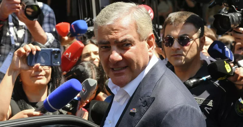 Karapetyan: Ermənistanda qalacağam, geri qayıtmaq fikrim yoxdur