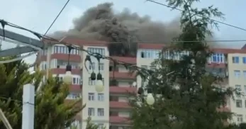 В Баку горит многоэтажное здание Minval Politika