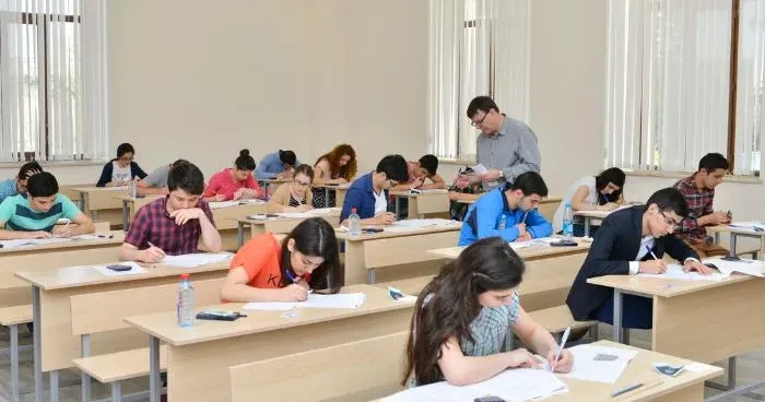 Bu günkü imtahanda 10 nəfərdə telefon aşkarlandı YENİLƏNİB