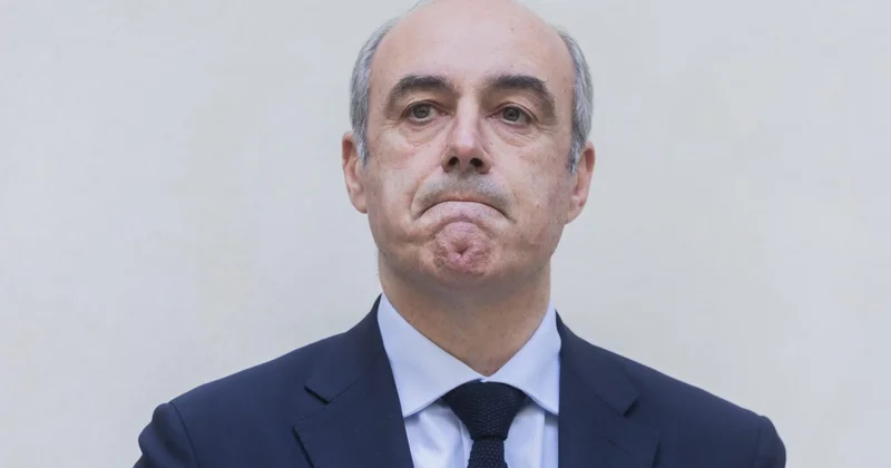 Fransada deputat intihar etdi