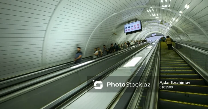 Женщина с тремя детьми упала на эскалаторе станции метро Иншаатчылар ПОДРОБНОСТИ