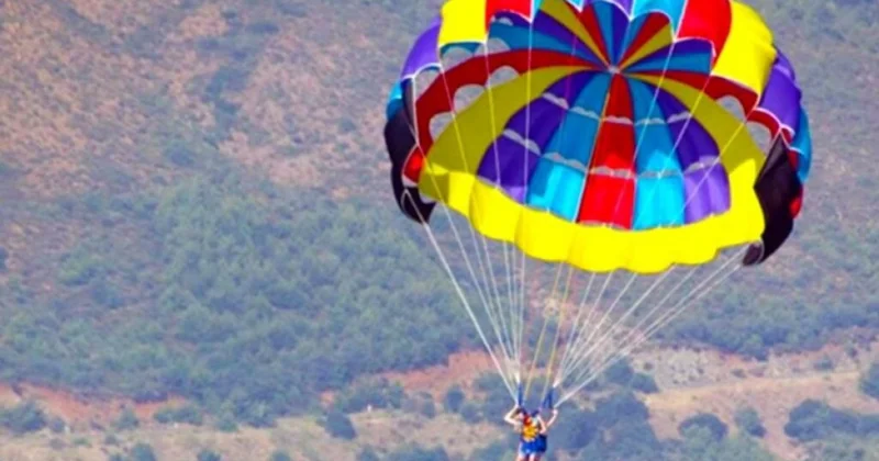 Siyəzəndə qadın paraşütlə qayaya çırpılaraq ölüb