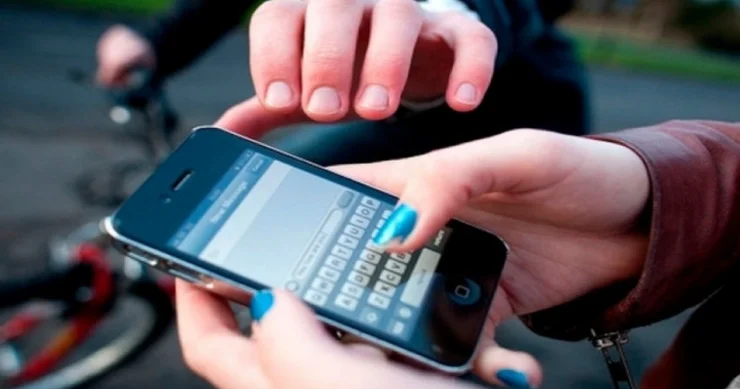 Bakıda yeniyetmələr bir nəfəri döyüb bahalı telefonunu aldılar