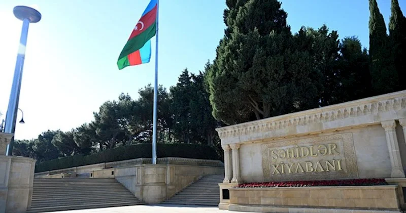 XİN rəhbərliyi Şəhidlər xiyabanını ziyarət edib