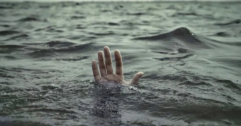 На поверхности воды в Абшеронском канале найдено тело мужчины
