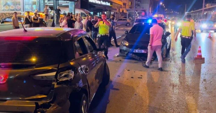 Həm sərxoş, həm də hoqqabaz sürücü qəza törətdi 2 yaralı VİDEO
