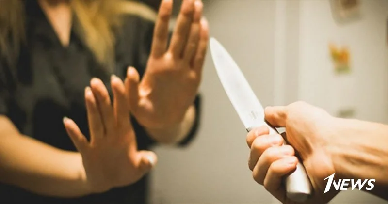 В Баку муж нанес жене ножевые ранения, затем добил камнем