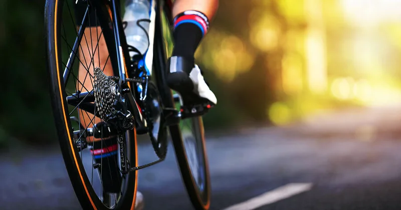 Almaniya çempionatında velosipedçilər tamaşaçılara çırpılıb, xəsarət alanlar var
