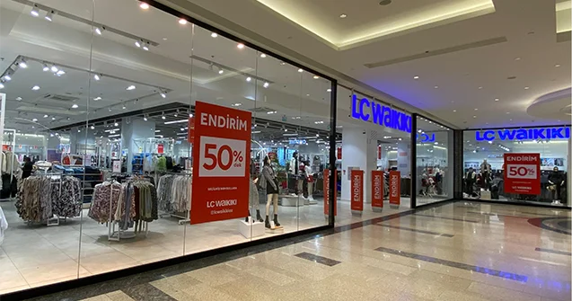 “LC Waikiki”nin anbarı yandı Geyimlər məhv oldu
