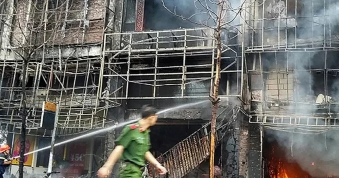 Yaşayış kompleksində yanğın 8 ölü