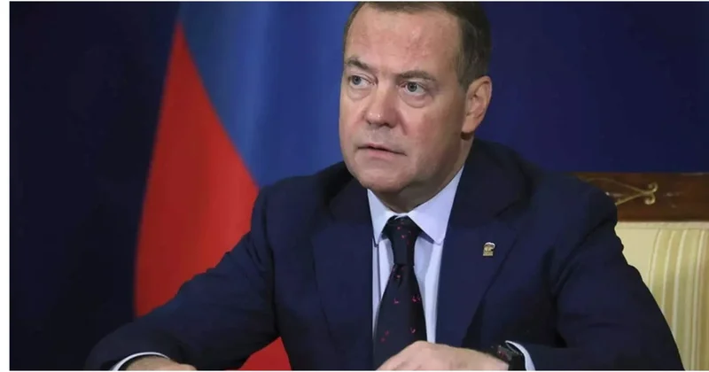 Medvedev öz ampluasında: Bu dəfə onu təhqir etdi