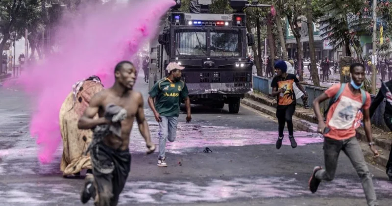 Keniyada polis etirazçılara atəş açıb
