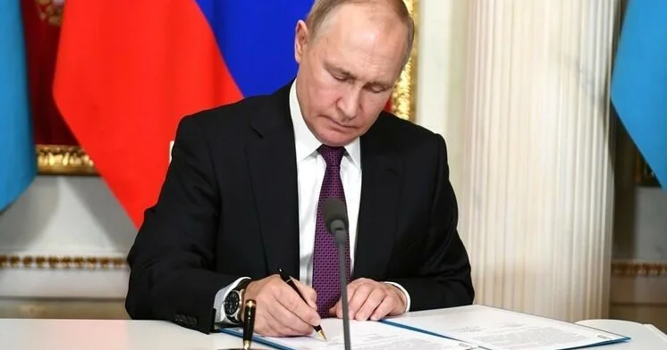 Putin onu vəzifədən azad etdi